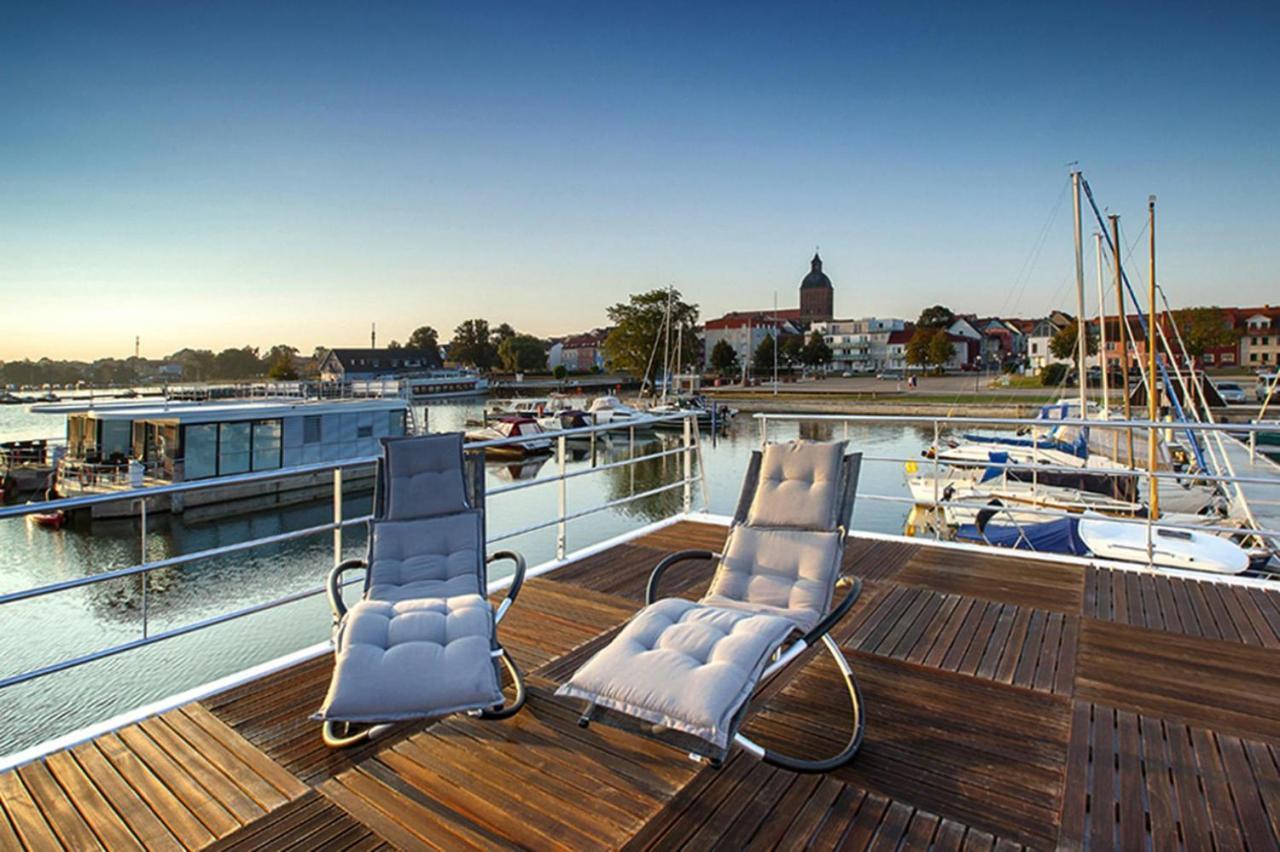 Hausboot Floating Houses Blue Active In 리브니츠 담가르텐 외부 사진